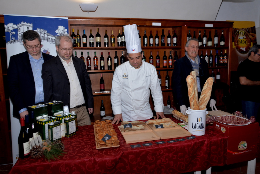 Vino, Olio, ''Nzuddi, Pane, Salame